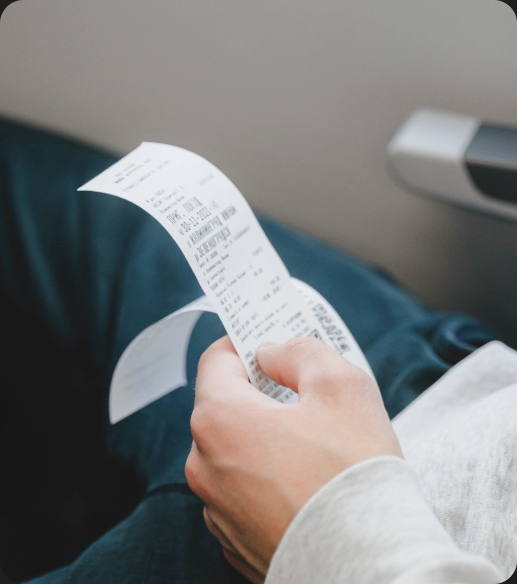 Scanning a receipt with Receitly on a phone
